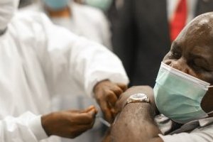 Quinze pays africains ont atteint l’objectif de 10 % de vaccination de la population contre la COVID-19
