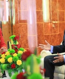 Tournée sous-régionale : le président de la transition reçu par son homologue camerounais
