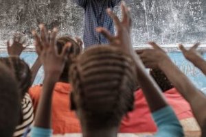 75 millions d’enfants dans 35 pays en crise ont un besoin urgent d’un soutien éducatif
