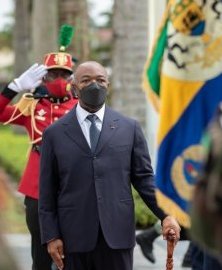 Ali Bongo assiste à la parade militaire du 60e anniversaire de l’Indépendance du Gabon
