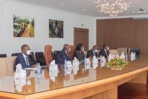 Les ministres gabonais de l’Economie et du Budget échangent avec une délégation du FMI
