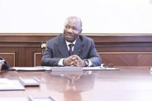 TNT : le ministre de la communication chez Ali Bongo
