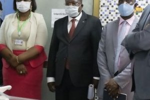 Le ministre gabonais de la Santé en visite inopinée à l’hôpital égyptien de Libreville
