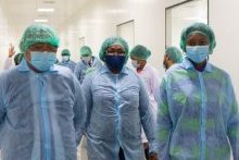 Visite de l’usine de la société La Santé Pharmaceutique SA située dans la ZERP de Nkok
