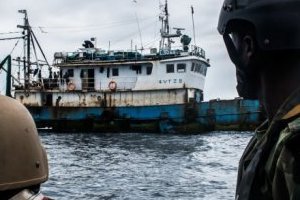 Le Gabon annonce l’arrestation d’un chalutier pêchant illégalement dans ses eaux protégées

