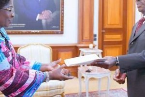 Ali Bongo reçoit les lettres de créances des ambassadeurs de Cuba, d’Angola, de Turquie et de Corée
