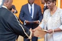 Ali Bongo reçoit les lettres de créances de trois ambassadeurs
