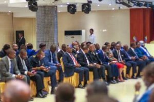 Le gouvernement gabonais devise avec les groupes parlementaires de la majorité au Sénat
