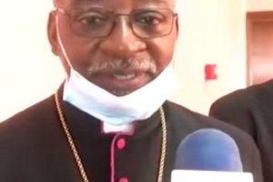Lambert Matha reçoit en audience l’archevêque de Libreville
