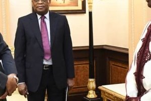 Ali Bongo reçoit son ministre de l’Economie, le DG de la Dette et le maire de Libreville
