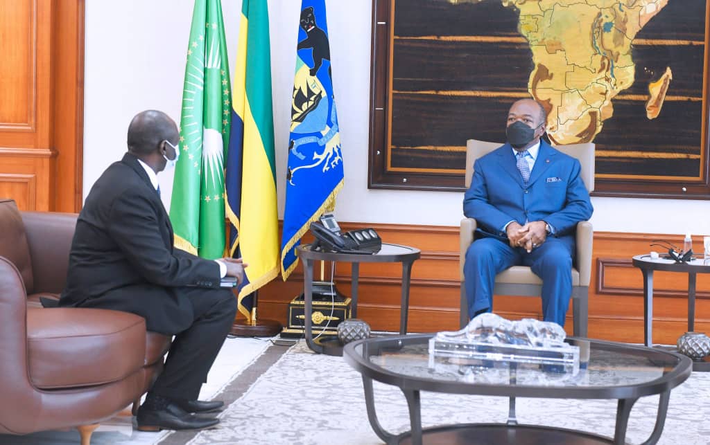 Le gouverneur de la BEAC devise avec Ali Bongo
