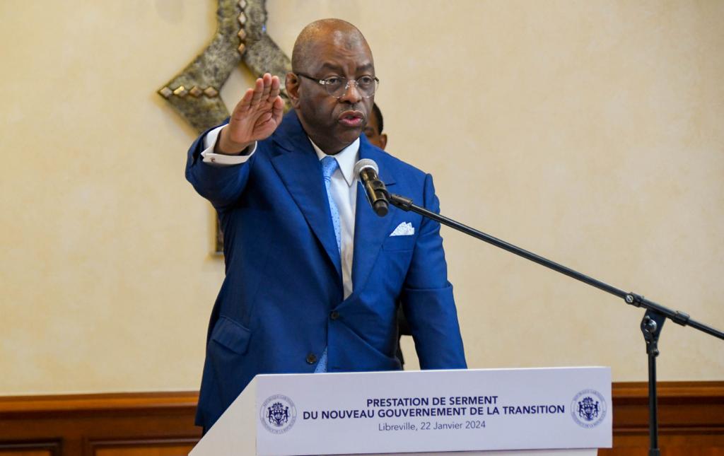 Le gouvernement gabonais remanié a prêté serment devant le président de la transition
