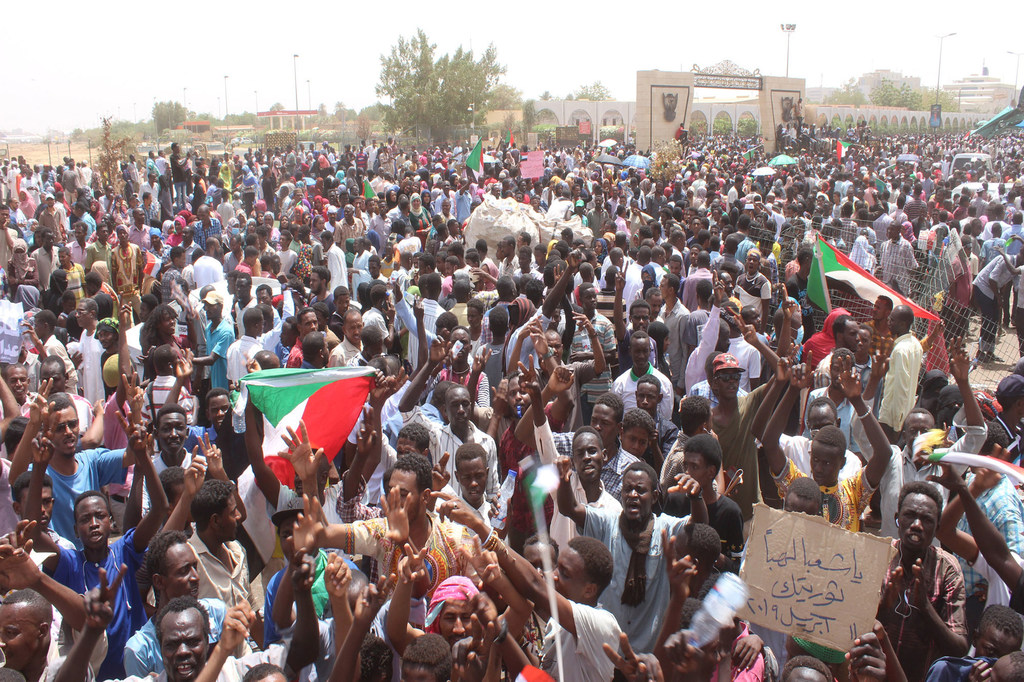 L’ONU condamne l’usage excessif de la force contre des manifestants pacifiques au Soudan

