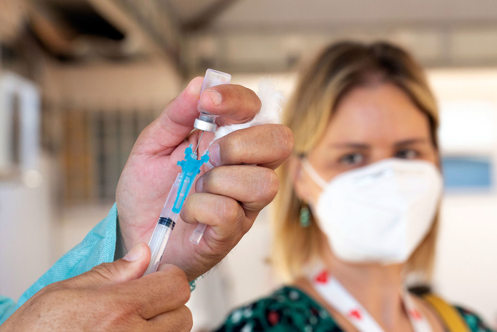 Vaccins contre la Covid-19 : « Le monde ne les a pas bien utilisés », déplore l’OMS
