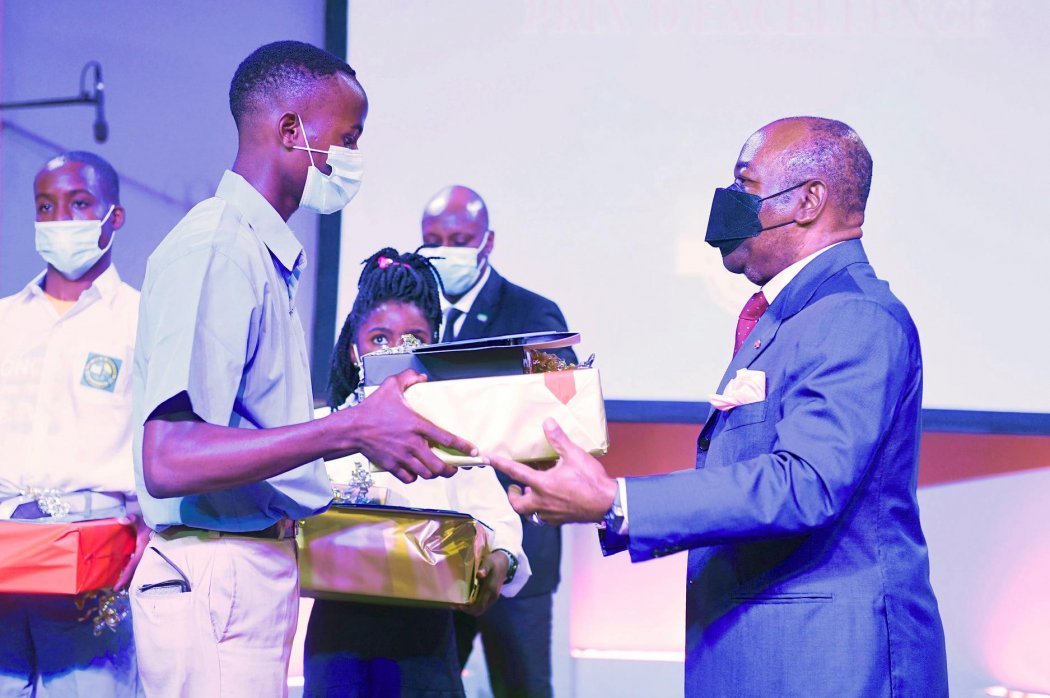 Ali Bongo prend part à la 1ère édition du Concours national des meilleurs élèves
