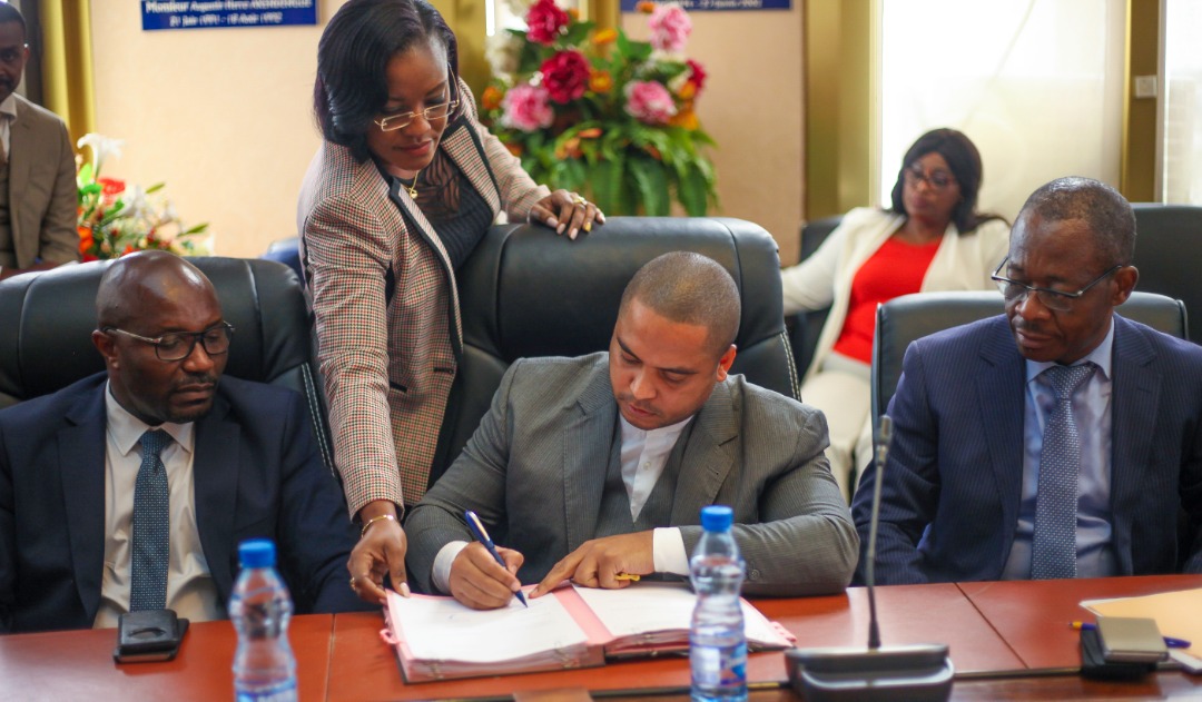 Le Gabon signe un accord avec les sociétés pétrolières fournisseuses de brut à la SOGARA
