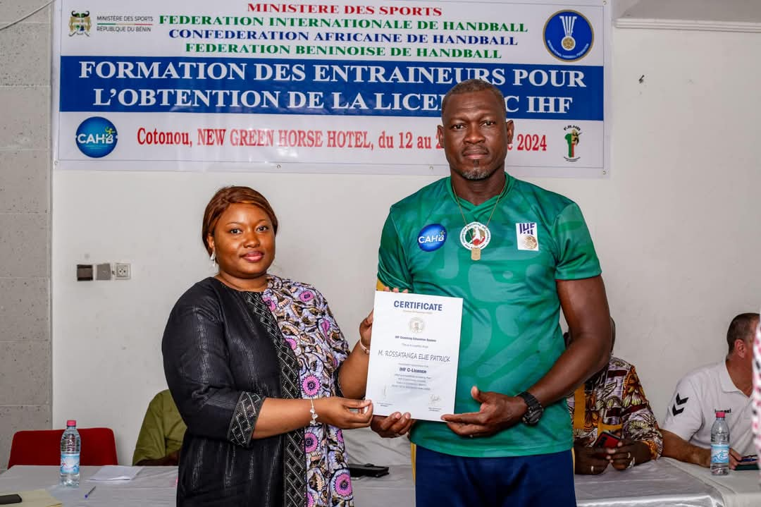 Quatre nouveaux entraîneurs gabonais de handball de licence C sur le marché
