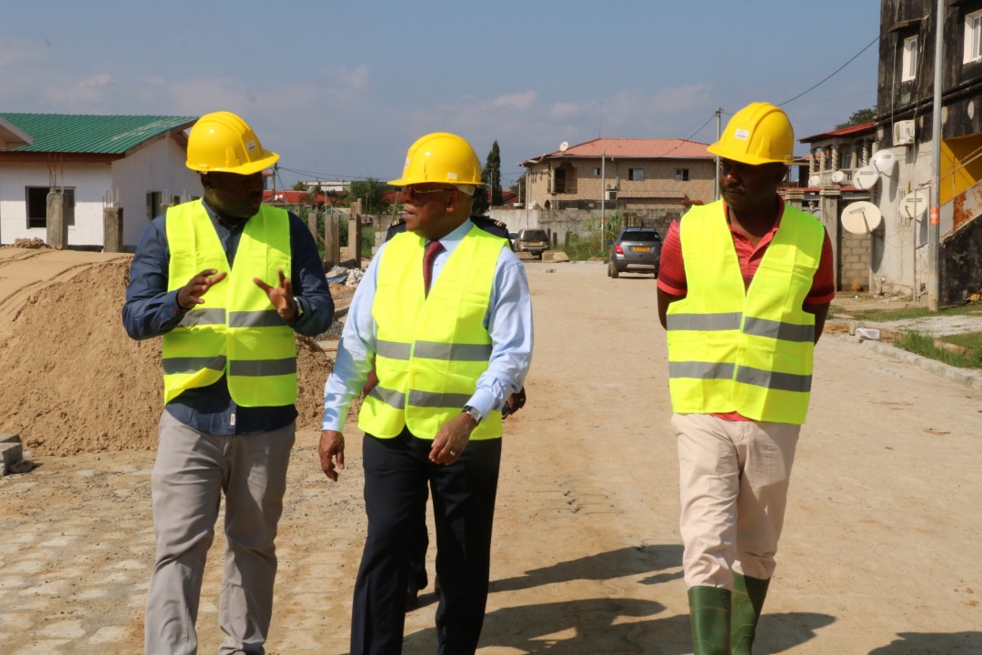Owono Mba sur le chantier des résidences « Magnolia » d’Akanda
