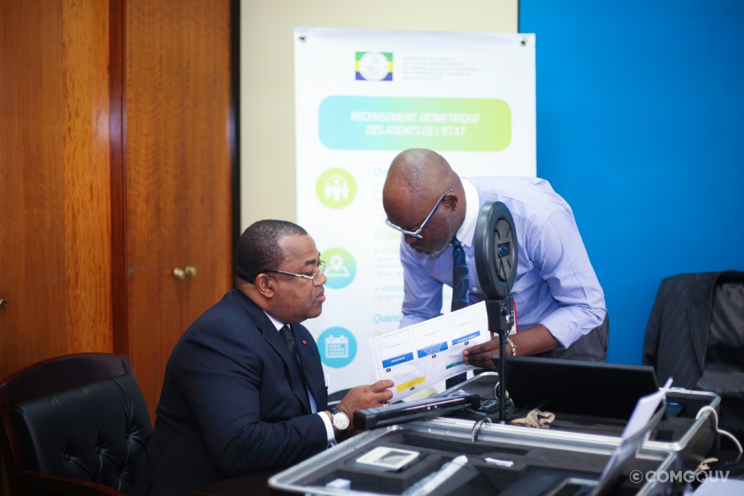 Julien Nkoghe Bekale lance la deuxième phase du recensement biométrique des fonctionnaires
