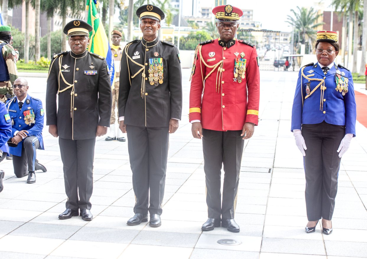 Port de galons : Le président de la transition réaffirme les valeurs cardinales au sein des forces de défense
