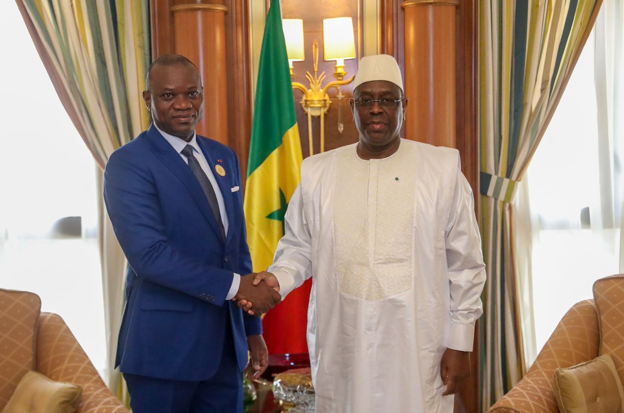Brice Clotaire Oligui Nguema s’entretient avec le président sénégalais Macky Sall
