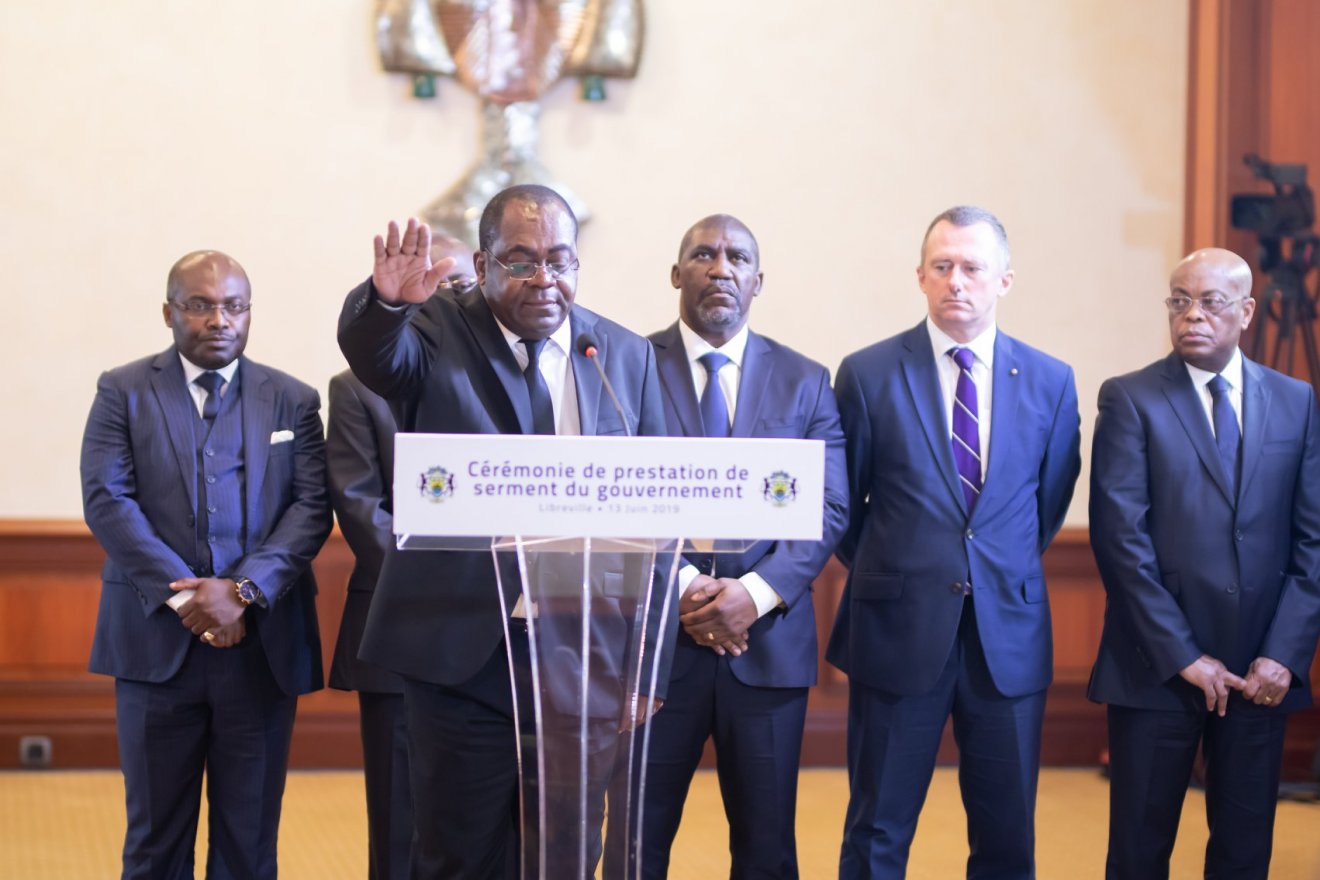 10 nouveaux ministres gabonais prêtent serment devant Ali Bongo
