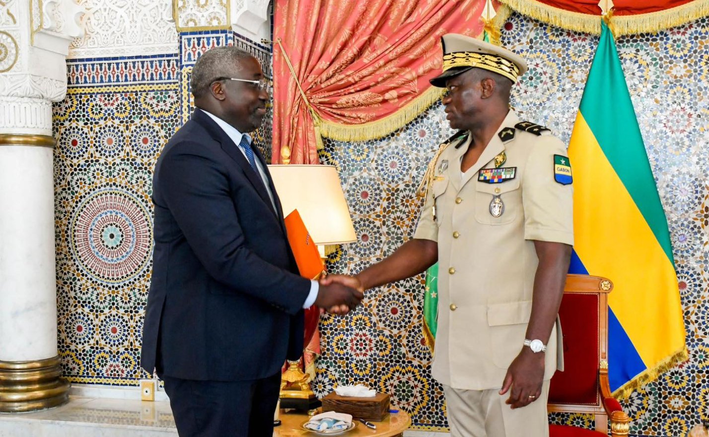 Le bureau du barreau du Gabon devise avec le président de la transition
