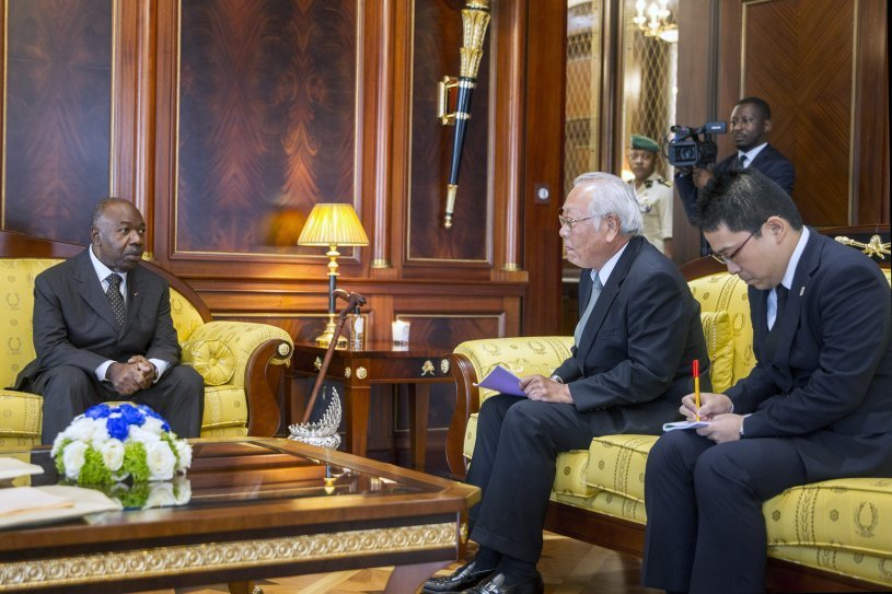 Ali Bongo reçoit en audience l’ambassadeur du Japon au Gabon
