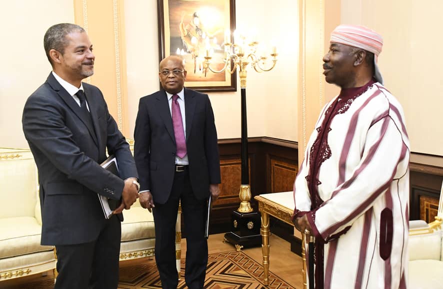 Ali Bongo reçoit son ministre de l’Economie, le DG de la Dette et le maire de Libreville
