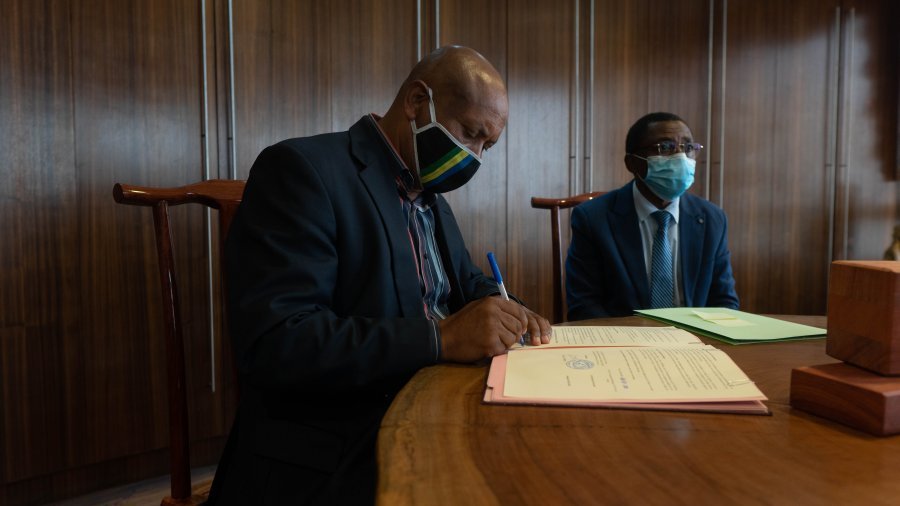 Signature d’une convention sur les produits forestiers non-ligneux entre le Gabon et BOTF
