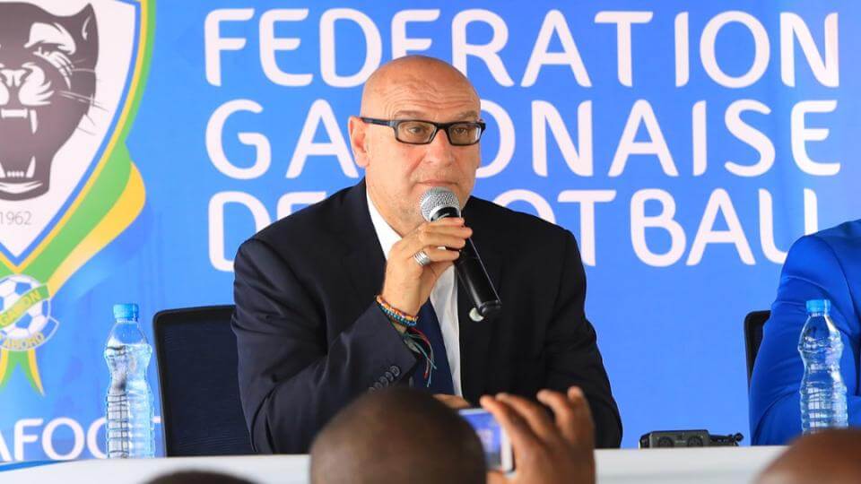 La FIFA ordonne au Gabon de payer de grosses indemnités à l’ancien coach des Panthères Patrice Neveu
